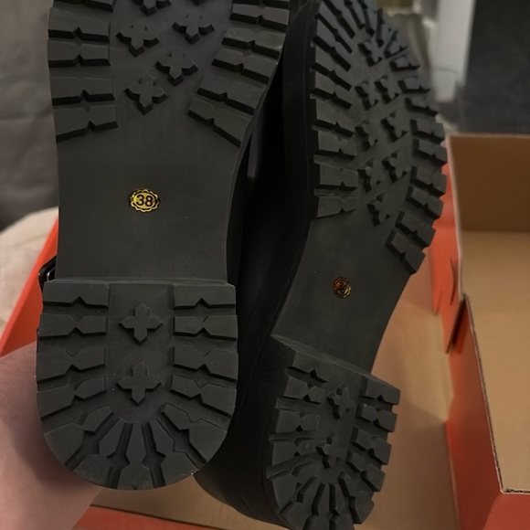 Black Leather Mary Jane Shoes - Picture 8 of 8